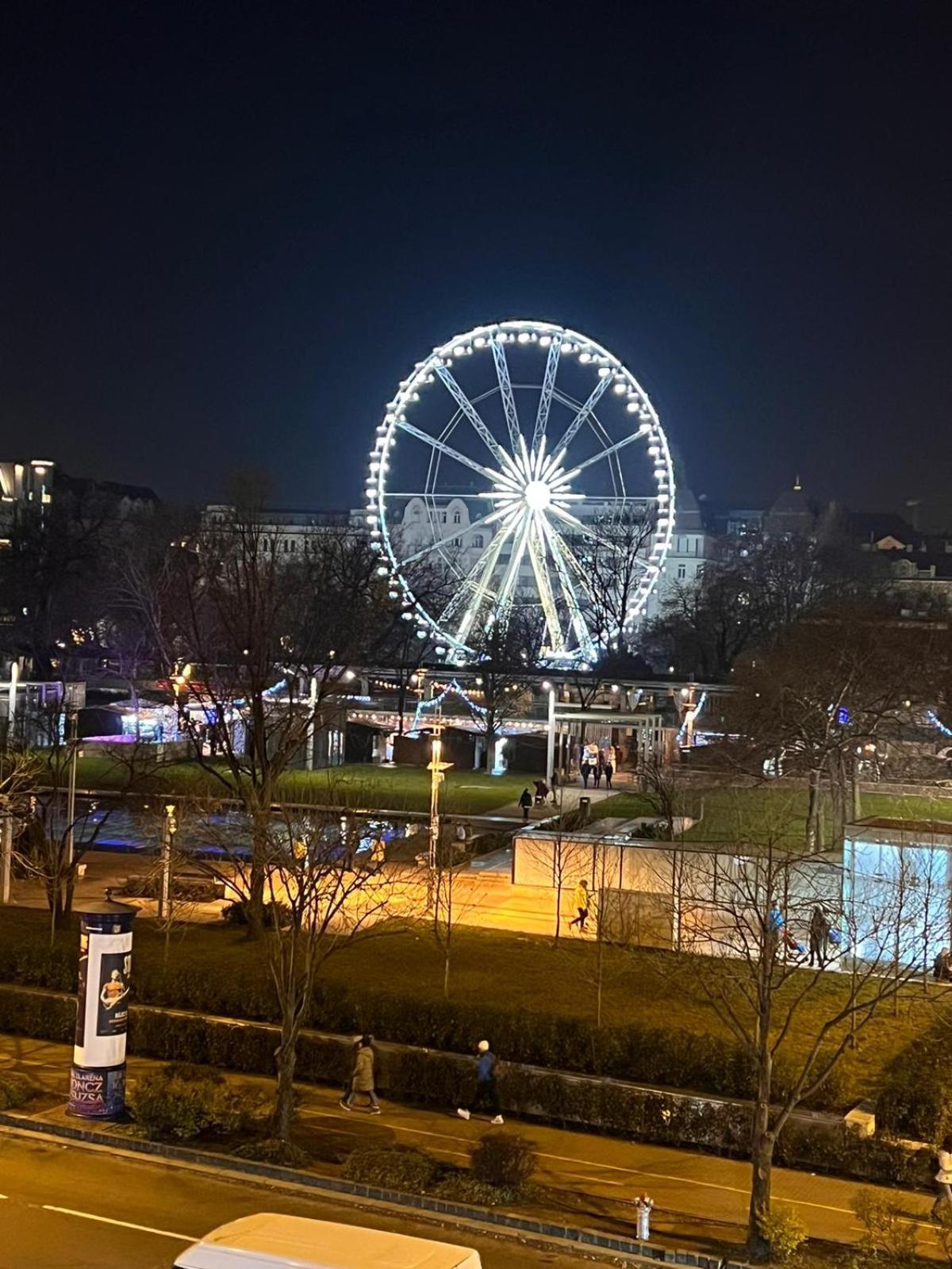 Big Wheel Panoramica Apartment Budapest Exterior photo
